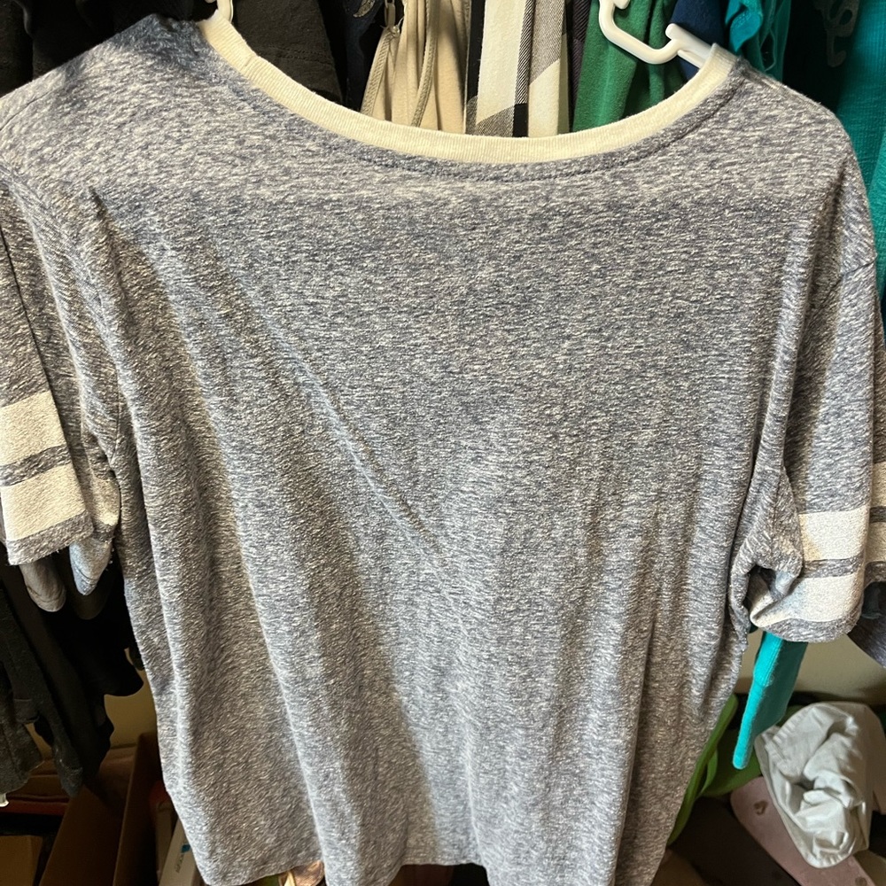 Aeropostale NYC T-shirt - Picture 2 of 4